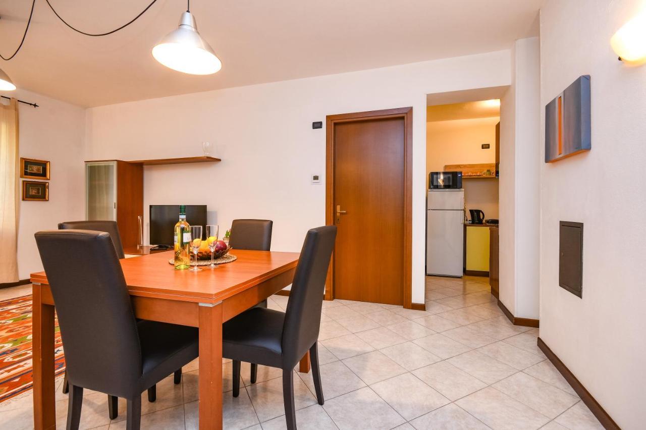 Ferienwohnung DesenzanoLoft Yellow Self Check-In Desenzano del Garda Exterior foto